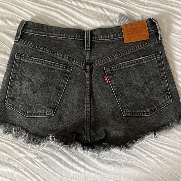 Levis Faded Black Jean Short - Picture 3 of 6